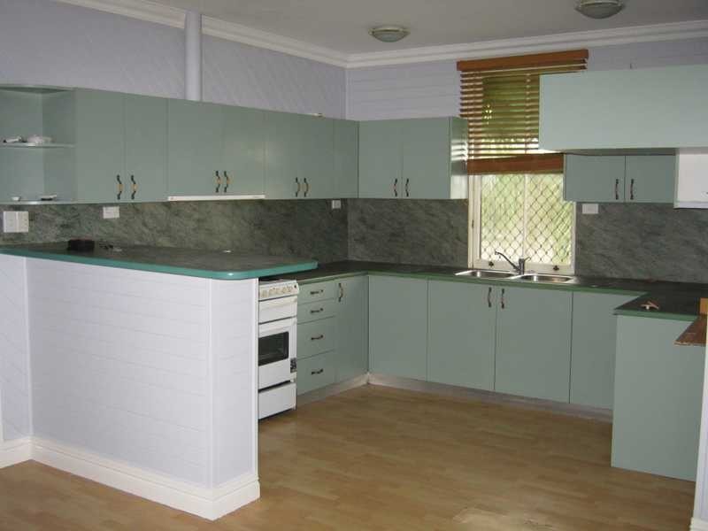 147 South Station Road, Silkstone QLD 4304