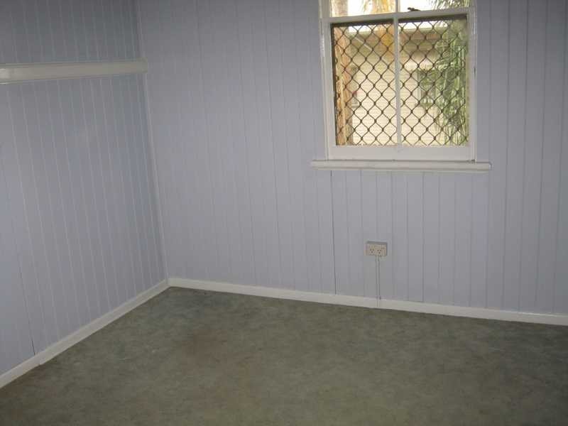 147 South Station Road, Silkstone QLD 4304