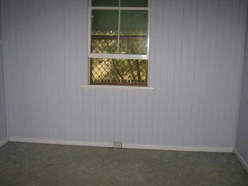 147 South Station Road, Silkstone QLD 4304