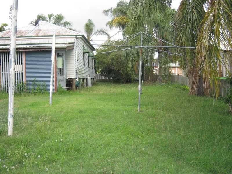 147 South Station Road, Silkstone QLD 4304