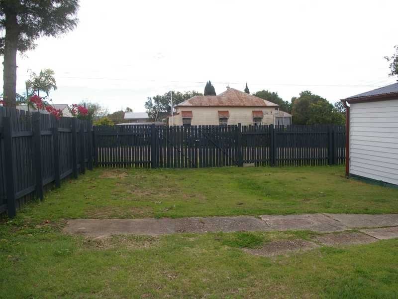 49 Lusitania Street, Newtown QLD 4305