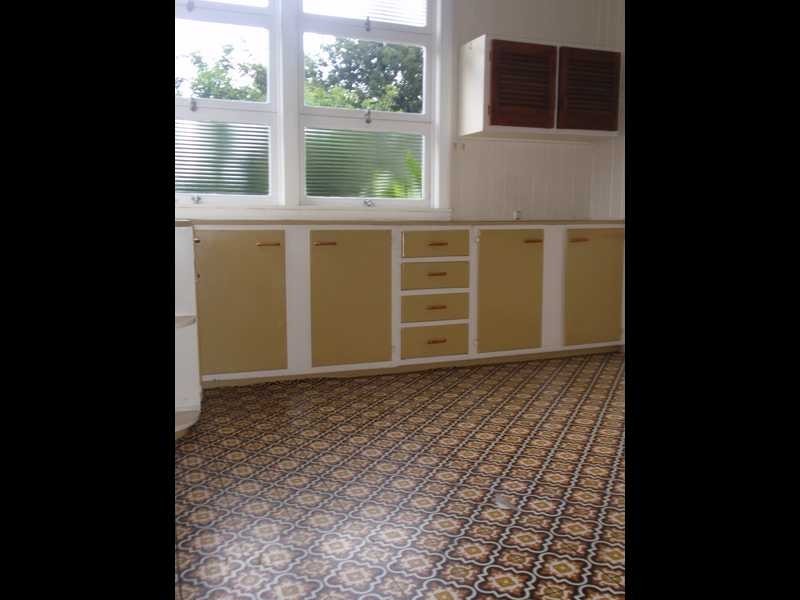 8 Whitehill Road, Newtown QLD 4305