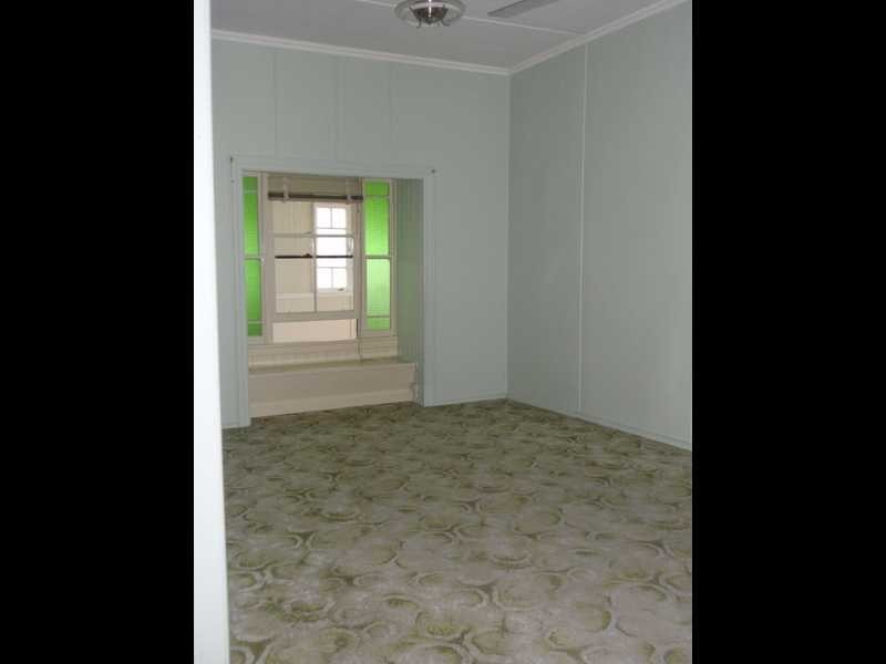 8 Whitehill Road, Newtown QLD 4305