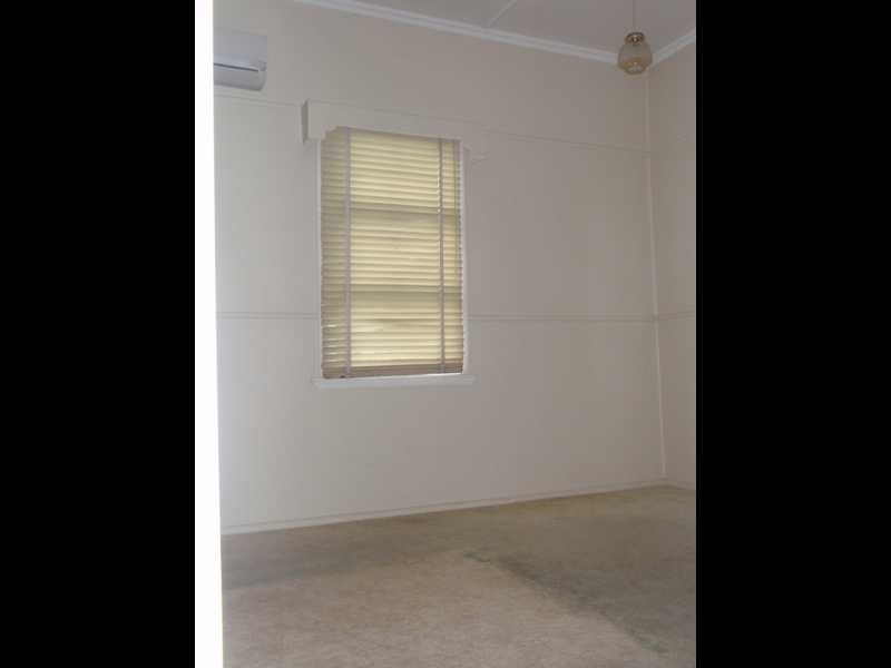 8 Whitehill Road, Newtown QLD 4305