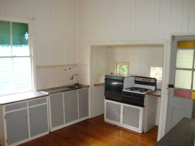 9 Mortimer Street, Ipswich QLD 4305