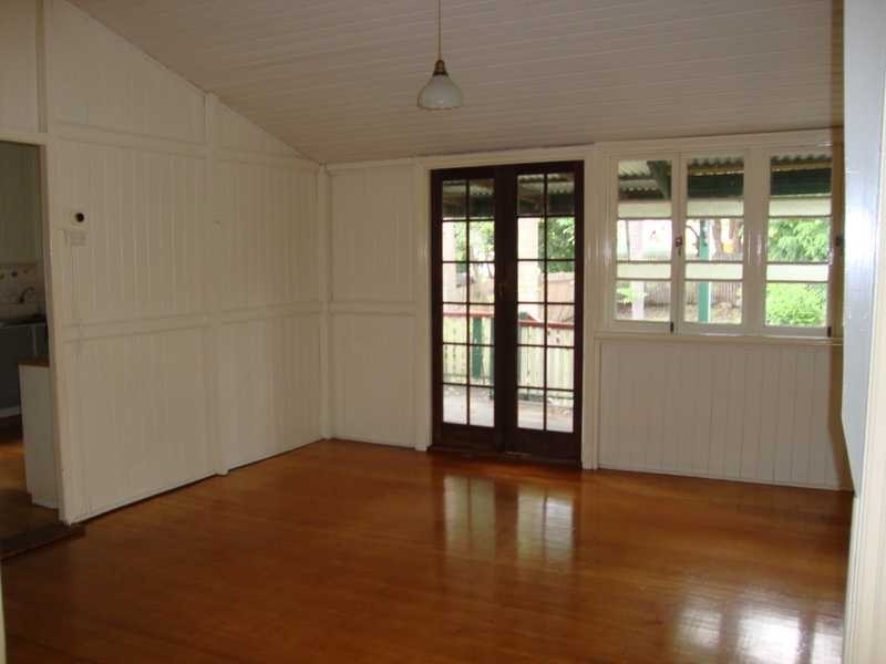 9 Mortimer Street, Ipswich QLD 4305