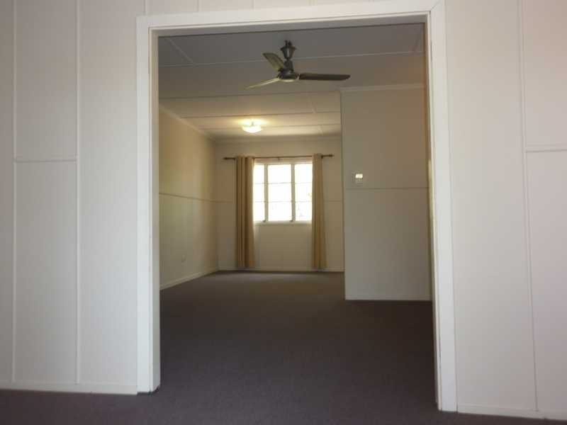 8 Spring Street, East Ipswich QLD 4305