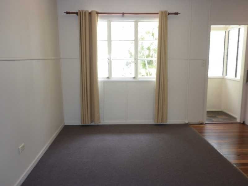 8 Spring Street, East Ipswich QLD 4305