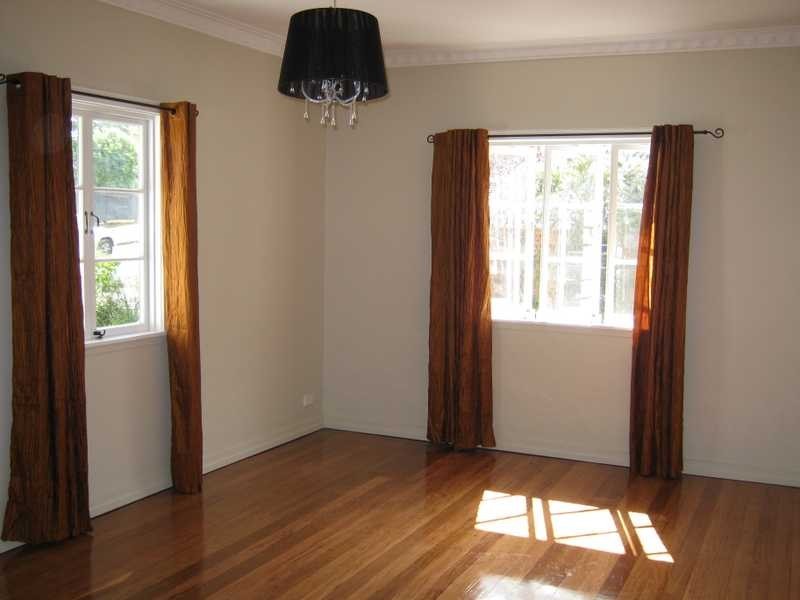4 Macrae Street, Woodend QLD 4305