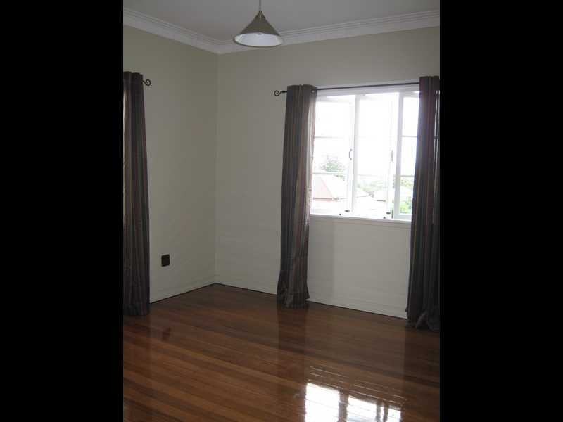 4 Macrae Street, Woodend QLD 4305