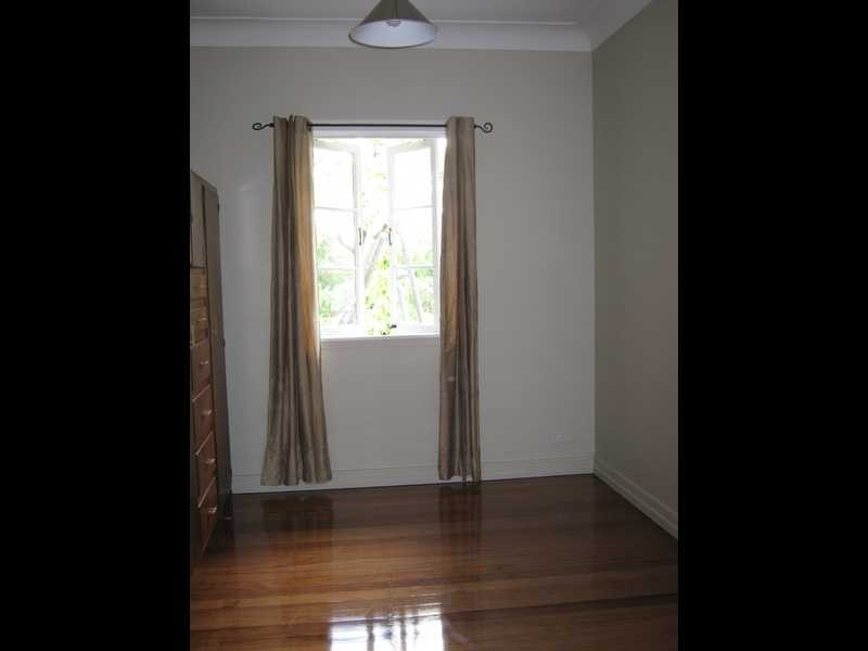 4 Macrae Street, Woodend QLD 4305