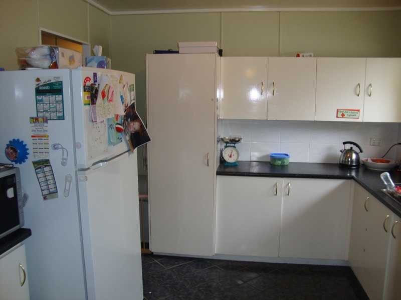 6 Petrie Street, Leichhardt QLD 4305