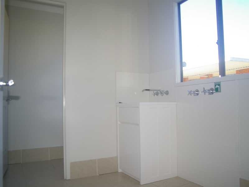 Unit 3/33 Clifton Street, Booval QLD 4304