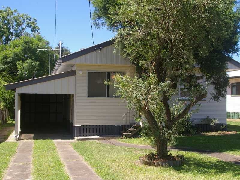 8 Walkers Lane, Booval QLD 4304