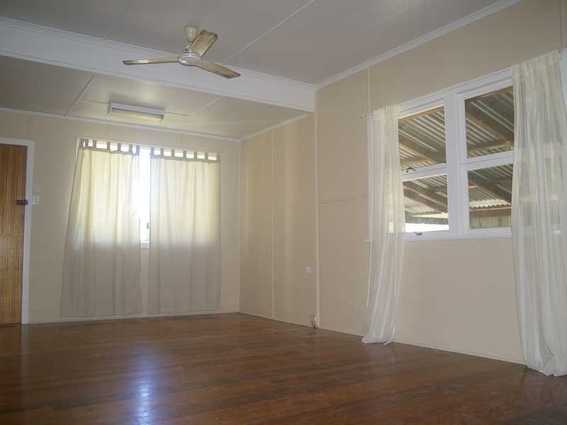 8 Walkers Lane, Booval QLD 4304