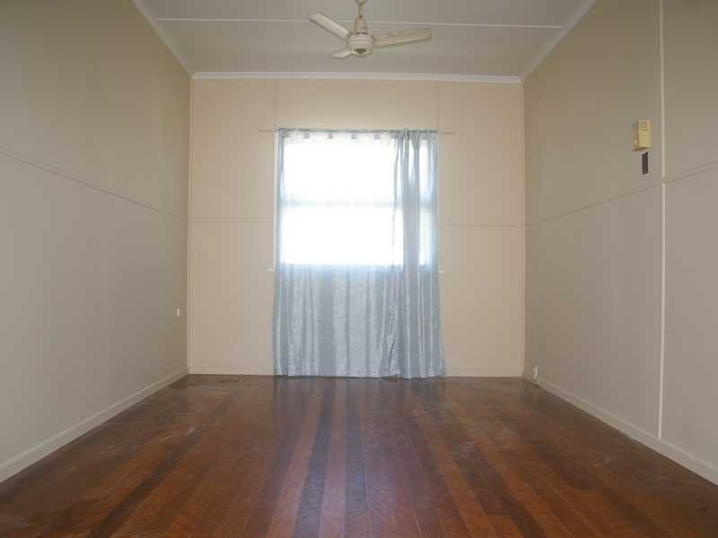 8 Walkers Lane, Booval QLD 4304