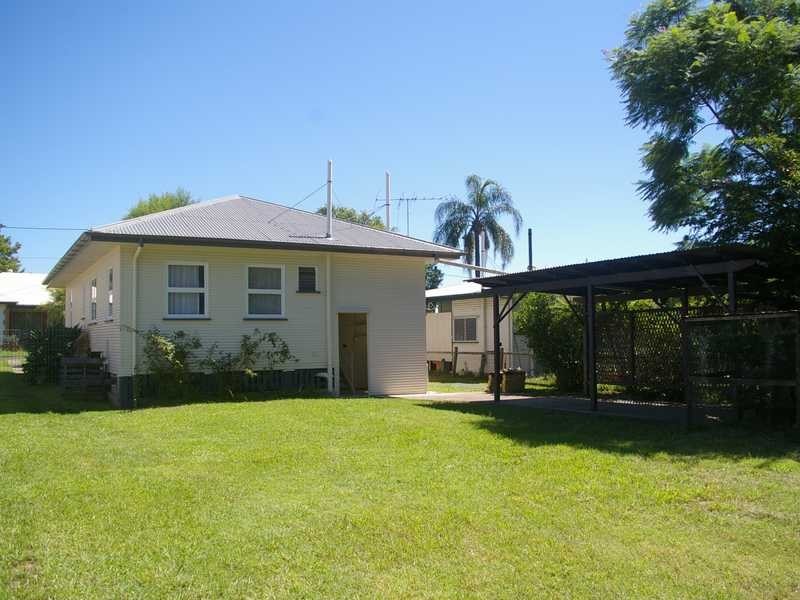 8 Walkers Lane, Booval QLD 4304