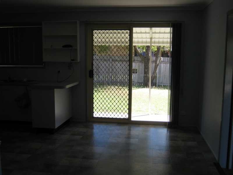 2/1 Brooker Court, Raceview QLD 4305