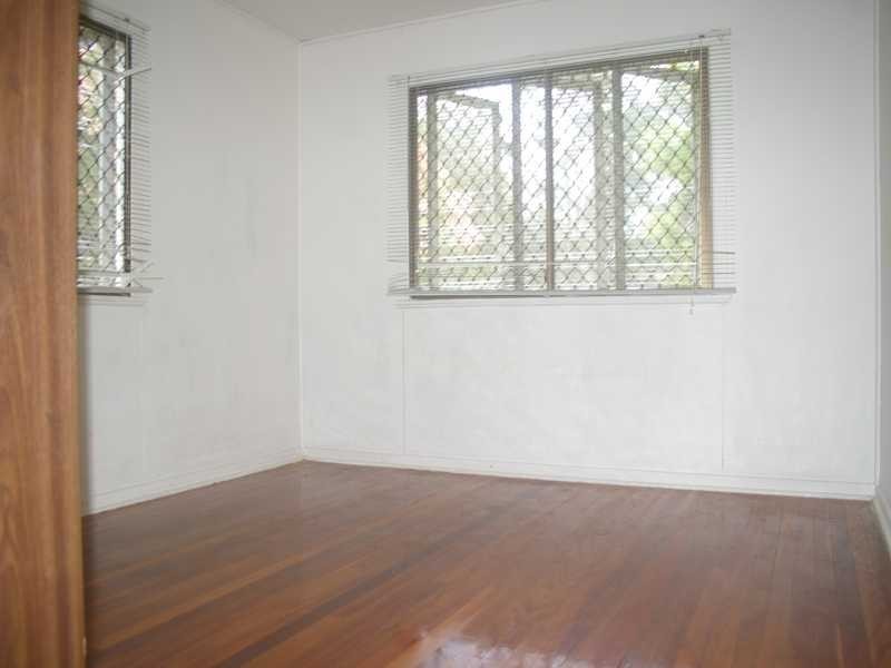 6 Slone Street, Riverview QLD 4303