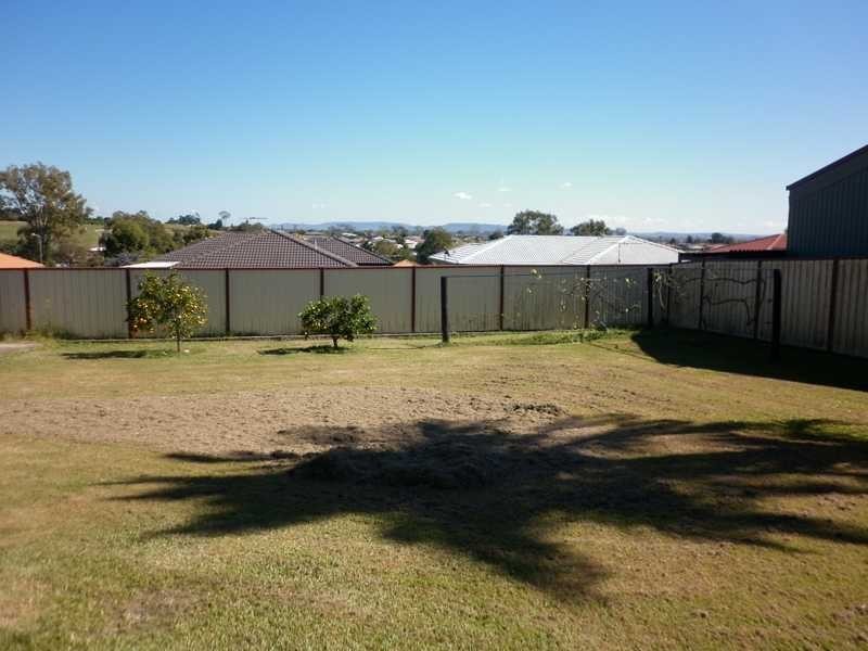32 Hall Street, Yamanto QLD 4305
