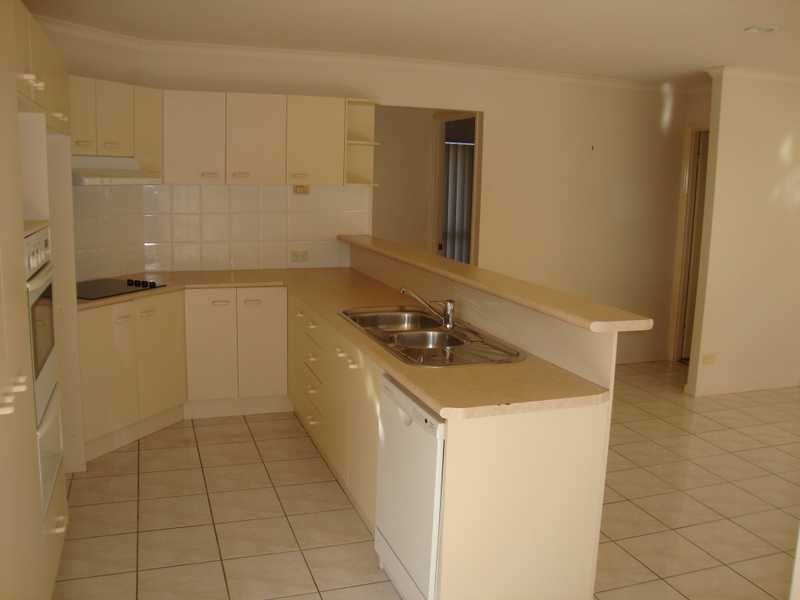 11 Rangeview Drive, Flinders View QLD 4305