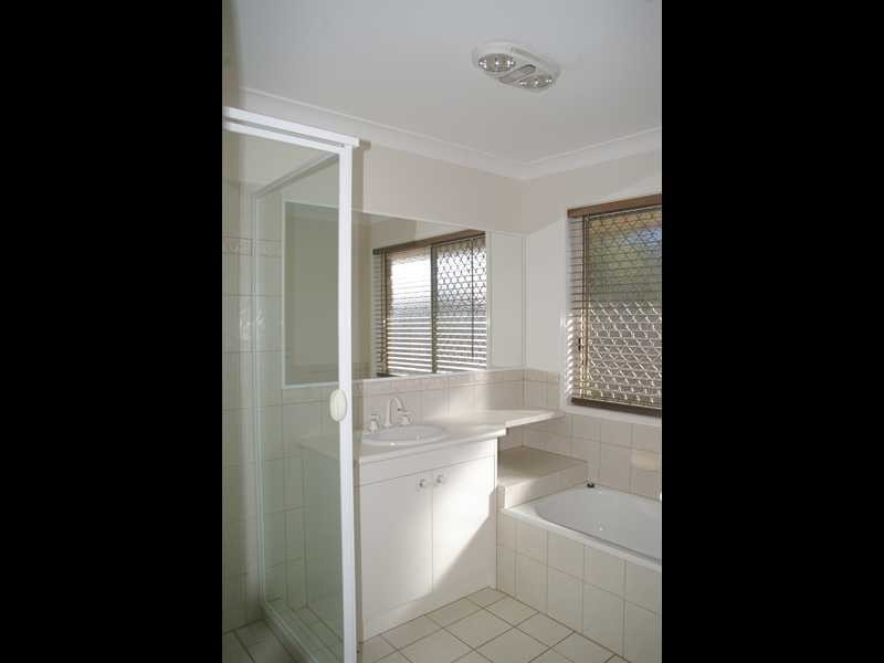 3 Catherine Place, Flinders View QLD 4305