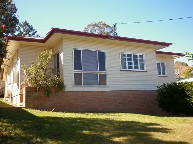 4 Ware Street, North Ipswich QLD 4305