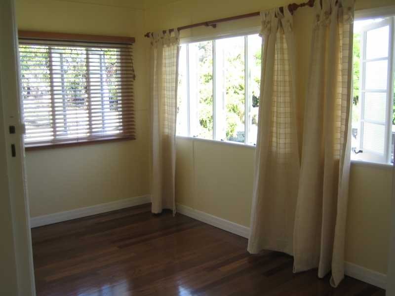 4 Ware Street, North Ipswich QLD 4305