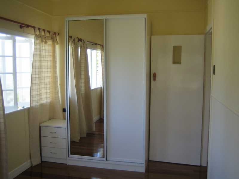 4 Ware Street, North Ipswich QLD 4305