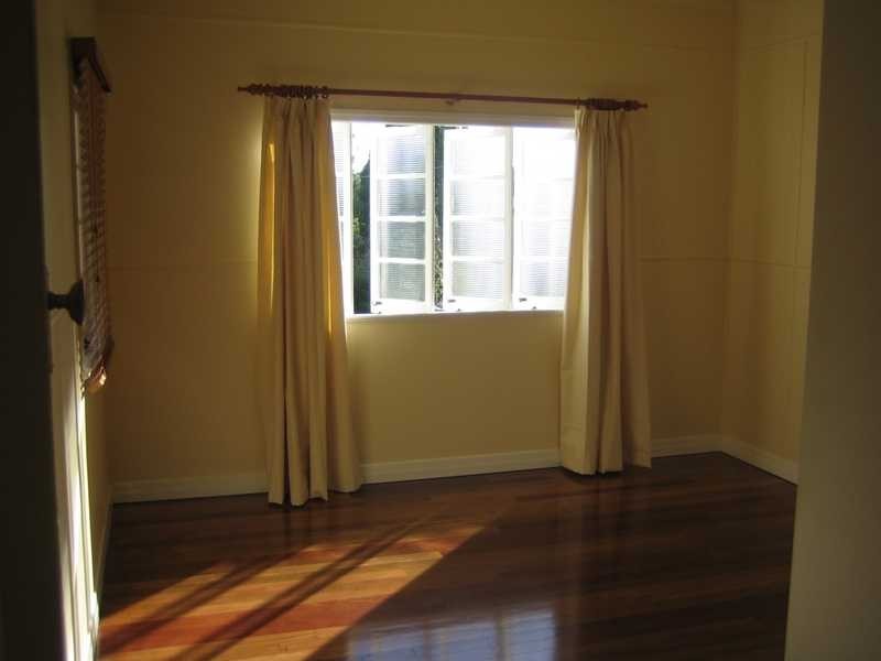 4 Ware Street, North Ipswich QLD 4305