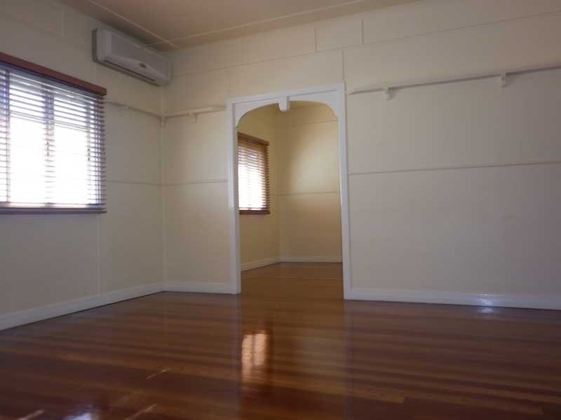 4 Ware Street, North Ipswich QLD 4305