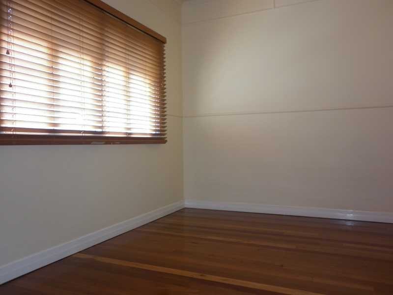 4 Ware Street, North Ipswich QLD 4305
