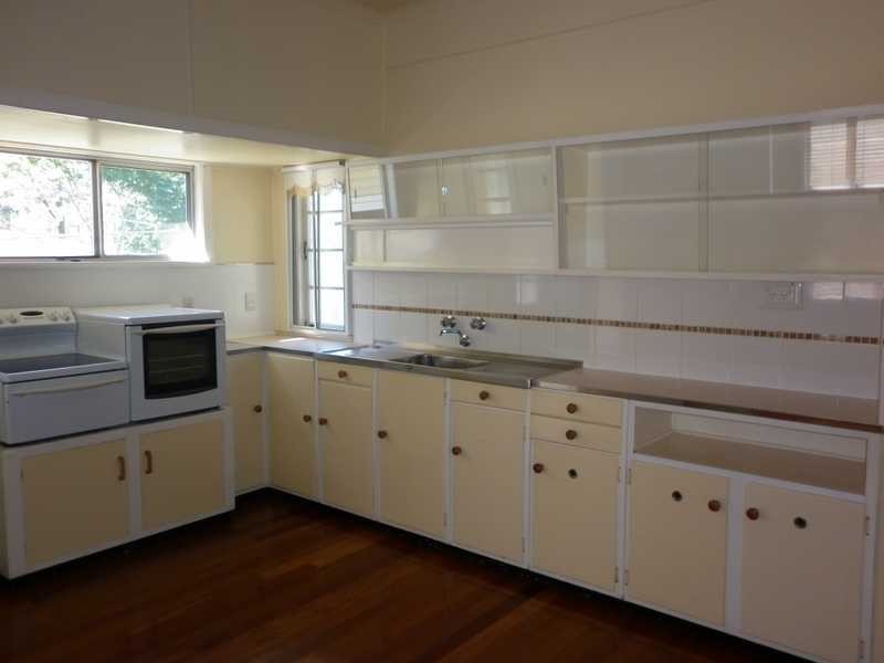 4 Ware Street, North Ipswich QLD 4305