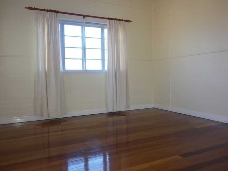 4 Ware Street, North Ipswich QLD 4305