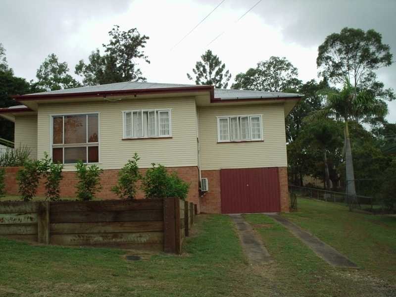 4 Ware Street, North Ipswich QLD 4305