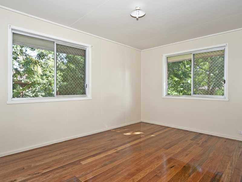 15 Brian Street, Riverview QLD 4303