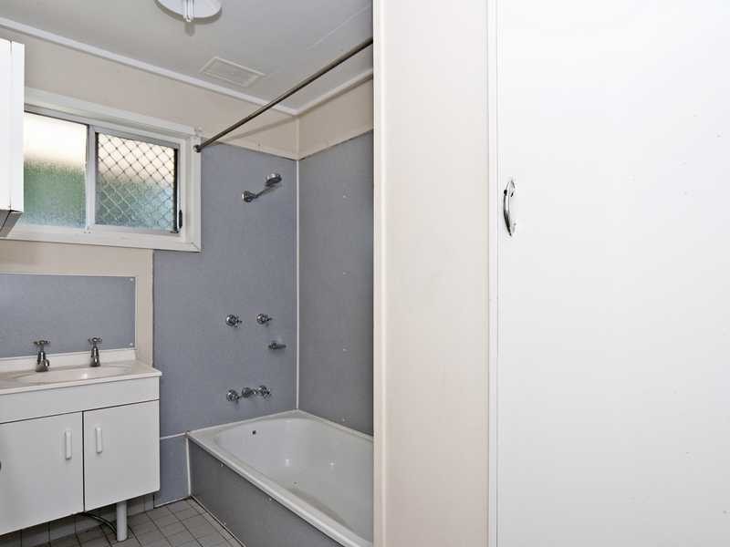 15 Brian Street, Riverview QLD 4303