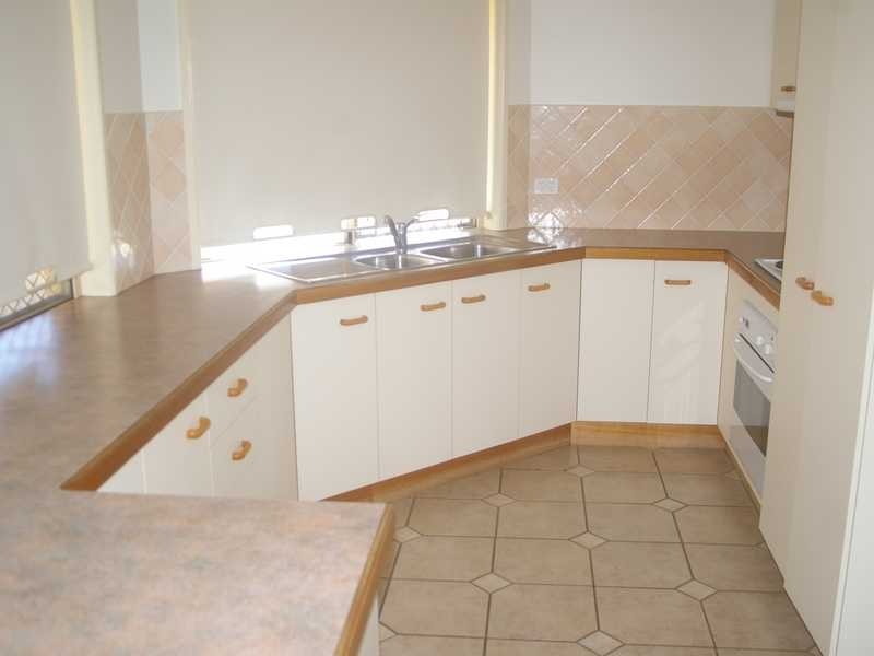 19 Oregon Close, Yamanto QLD 4305