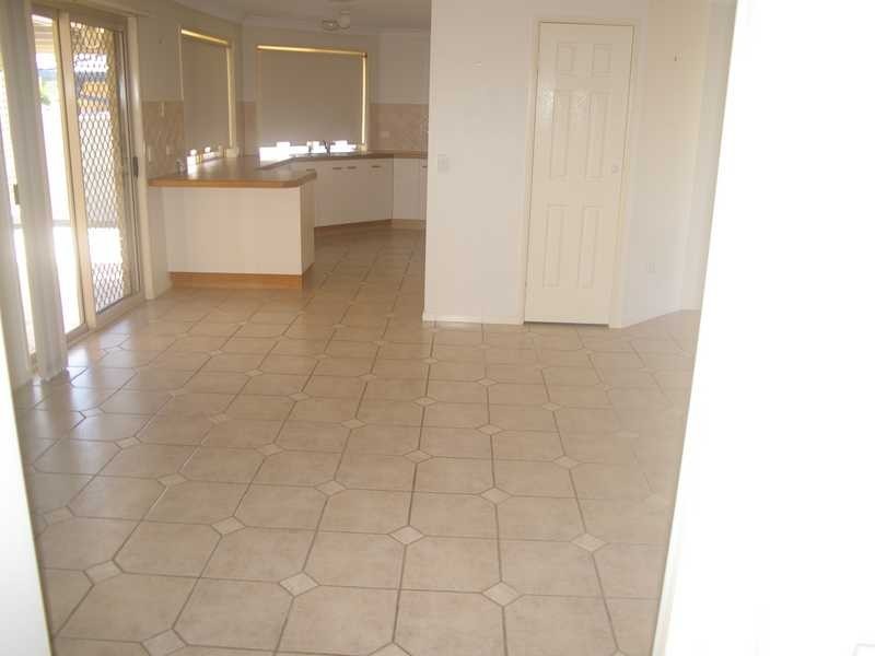 19 Oregon Close, Yamanto QLD 4305