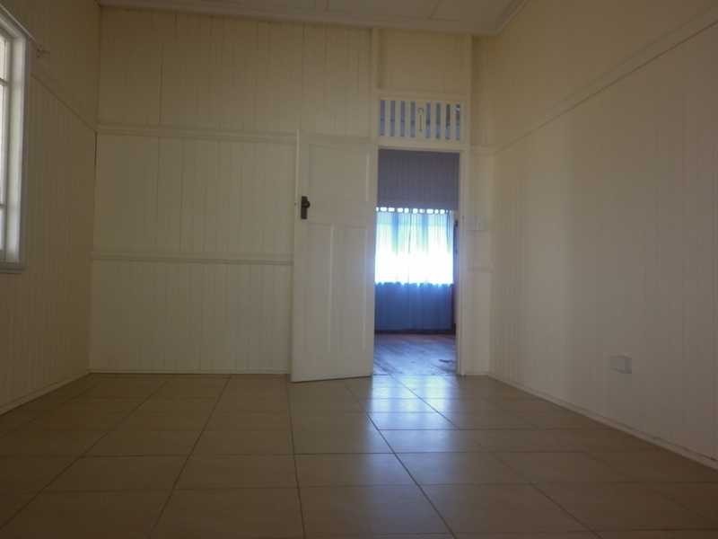 38 Thomas Street, Blackstone QLD 4304