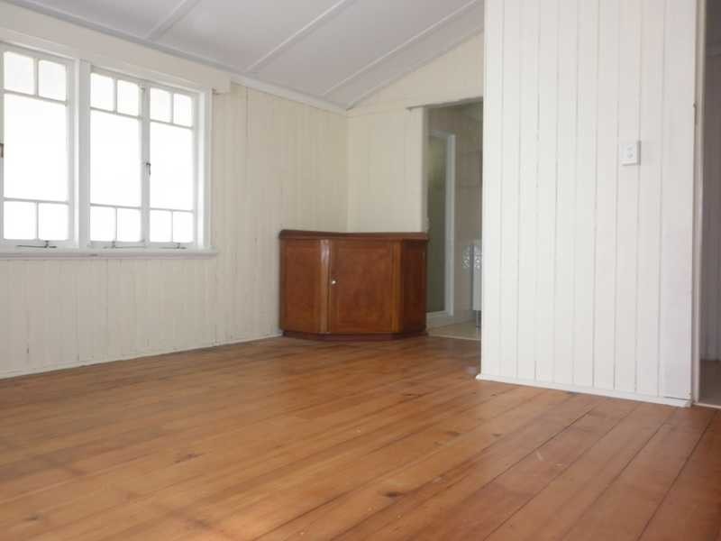 38 Thomas Street, Blackstone QLD 4304