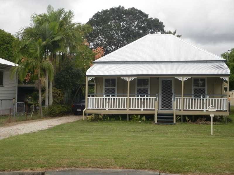 10 Thompson Street, Silkstone QLD 4304