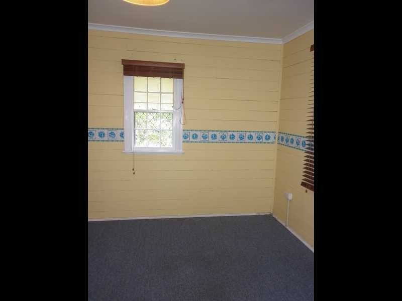 10 Thompson Street, Silkstone QLD 4304