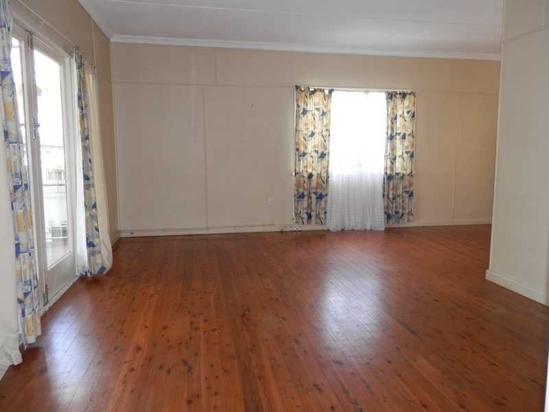 177 South Station Road, Silkstone QLD 4304