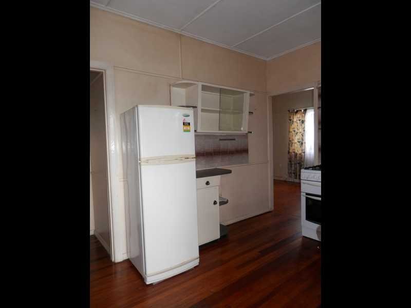 177 South Station Road, Silkstone QLD 4304