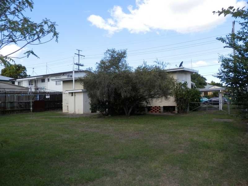 177 South Station Road, Silkstone QLD 4304