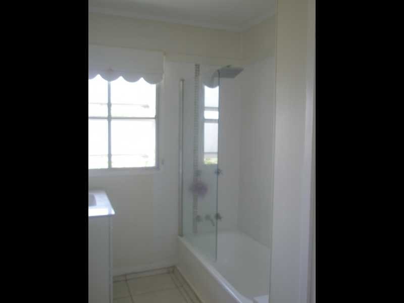 6 Flinders Drive, Leichhardt QLD 4305