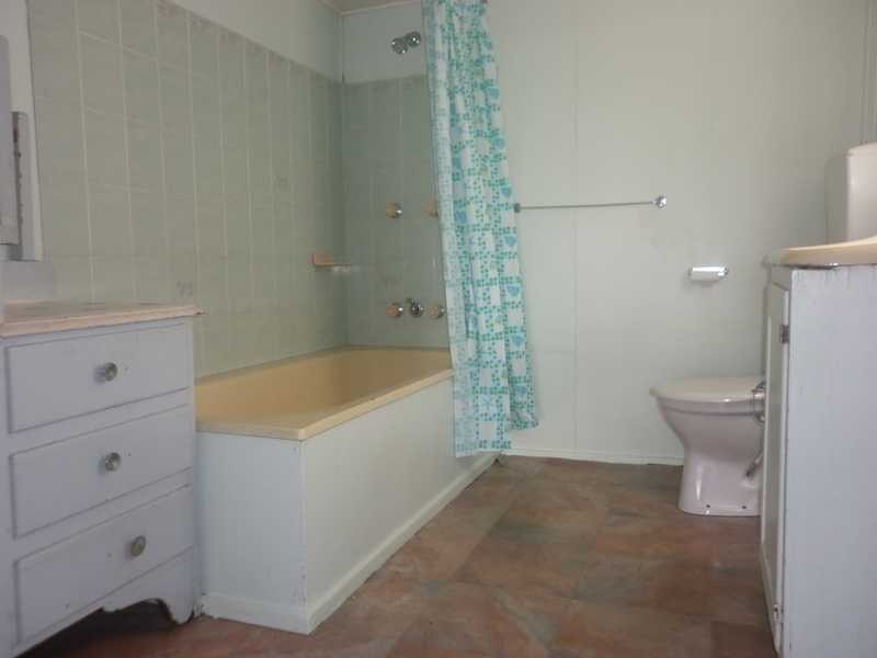 106 Russells Road, Pine Mountain QLD 4306