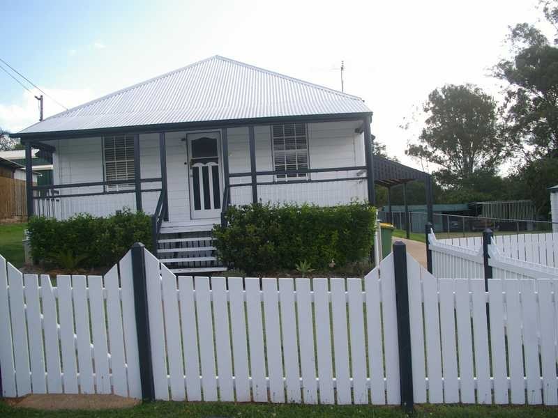 31 Thomas Street, Blackstone QLD 4304