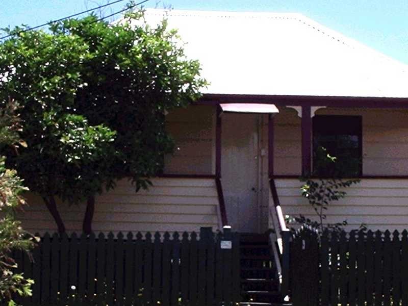 6 Flint Street, North Ipswich QLD 4305